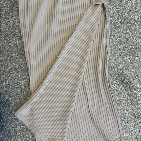 Princess Polly Beige Fitted‎ Ribbed Maxi Skirt Size 2 - Picture 2 of 5